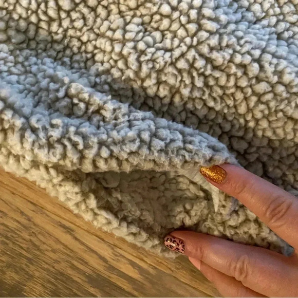 Thread and Supply Sherpa 1/4 zip pullover, medium, side pockets, sustainable - Picture 3 of 4